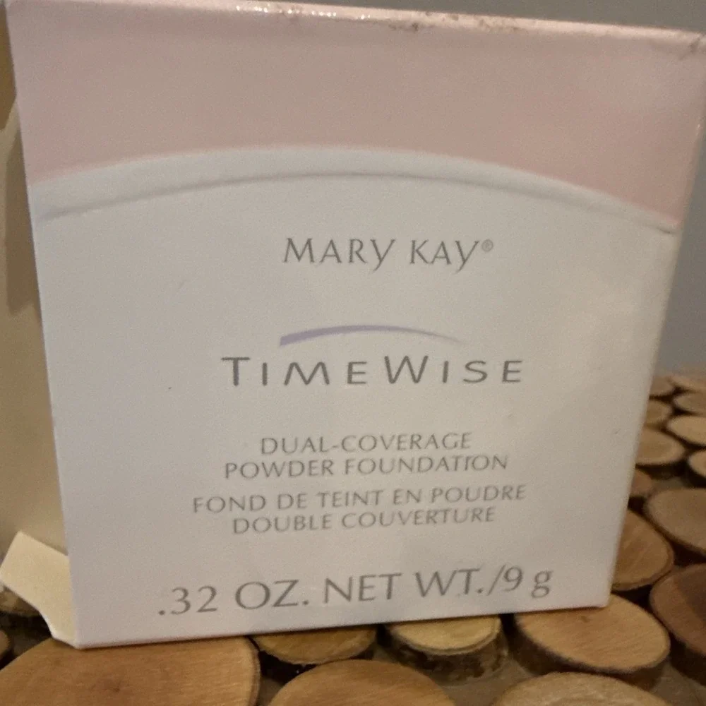 NOS‎ Mary Kay Time Wise Dual Coverage Beige 300 Powder Foundation Makeup .32 Oz
